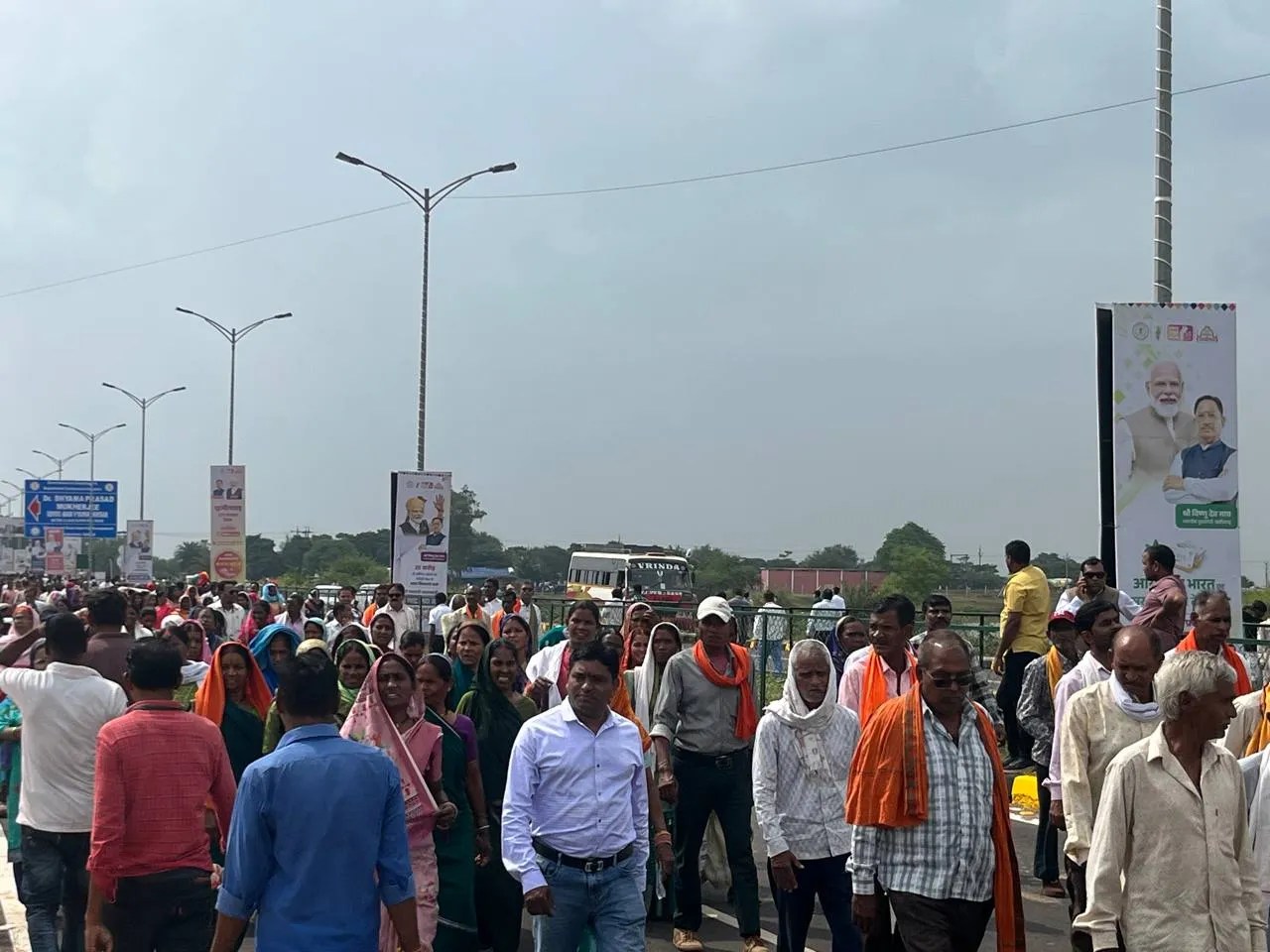 Rajotsav:सभा स्थल पर मोदी ने किया रोड शो, पुराने चेहरों को देखकर यादें ताजा की