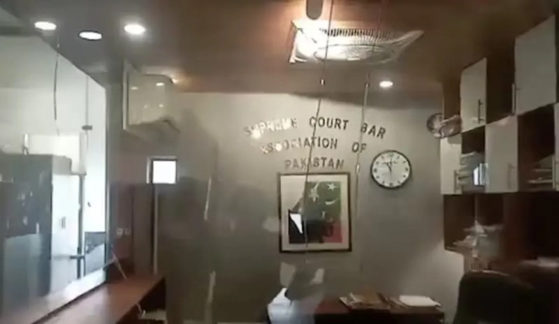 Cylinder blast in supreme court of Pakistan
