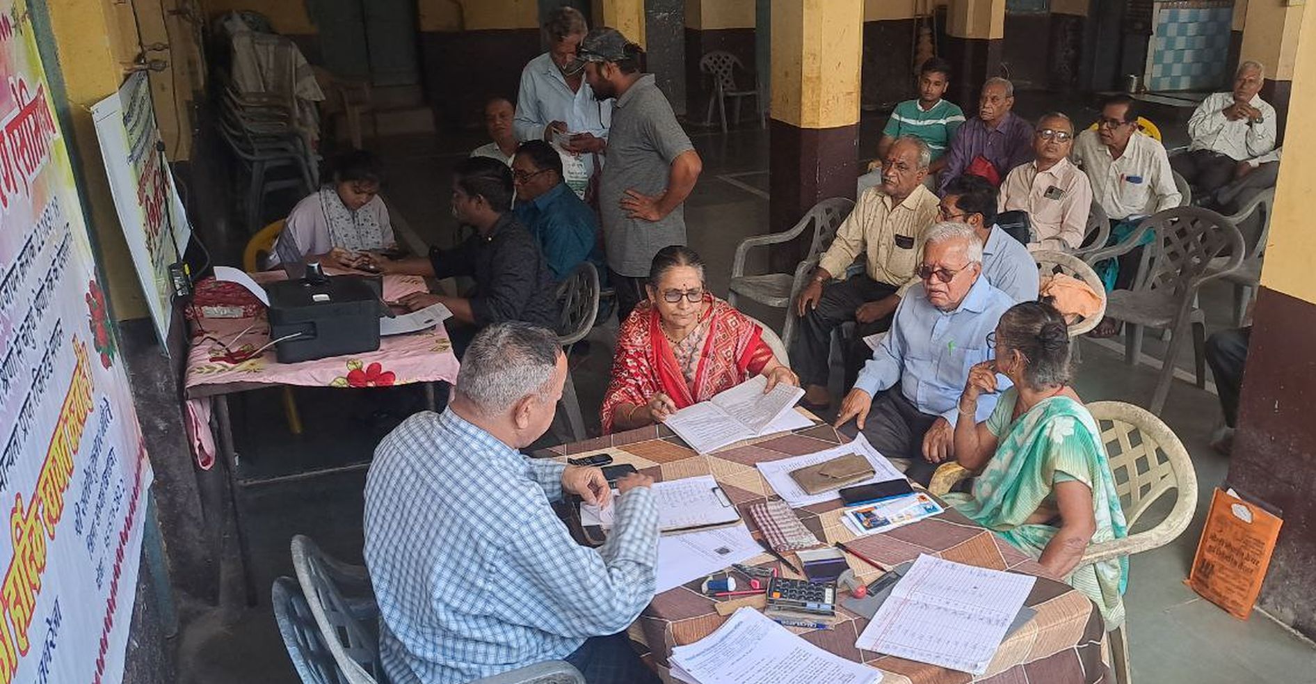 जिंदा हूं मैं… हर साल नवंबर में पेंशनर्स को देना पड़ता अपने जिंदा होने का सबूत