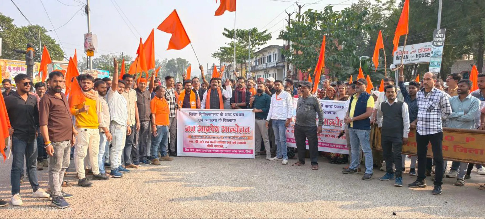 गांधी चौक से कलेक्टर कार्यालय तक प्रदर्शन, मुख्यमंत्री के नाम सौंपा ज्ञापन