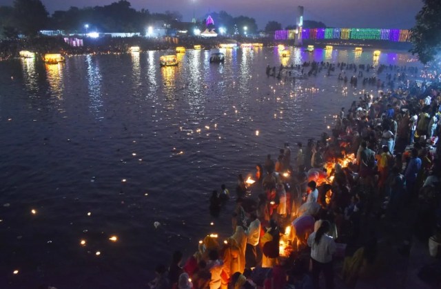 खारुन नदी में स्नान के साथ तीन दिवसीय मेले पर उमड़ा आस्था का सैलाब