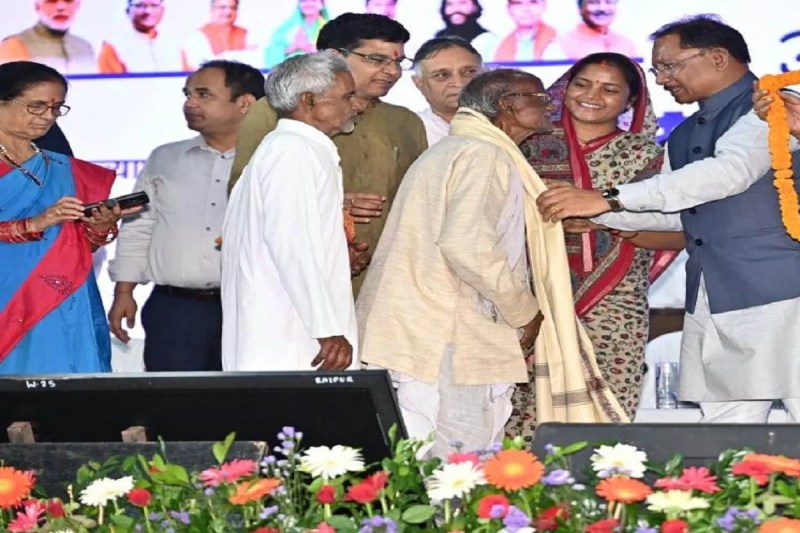 CG News: वरिष्ठ नागरिकों के सम्मान, सुरक्षा और कल्याण के लिए प्रतिबद्ध - छत्तीसगढ़ का आदर्श मॉडल