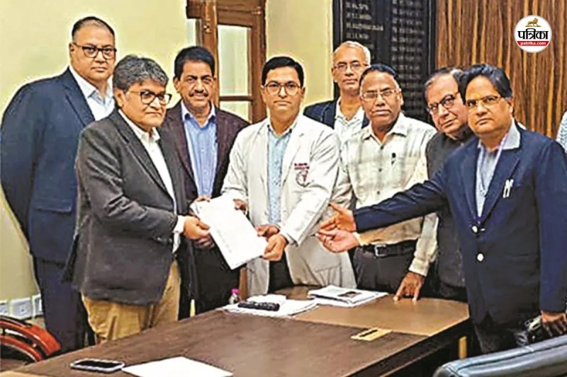 Rajasthan private practicee ban sparked uproar SMS and 12 hospitals superintendents submitted resignations to principal