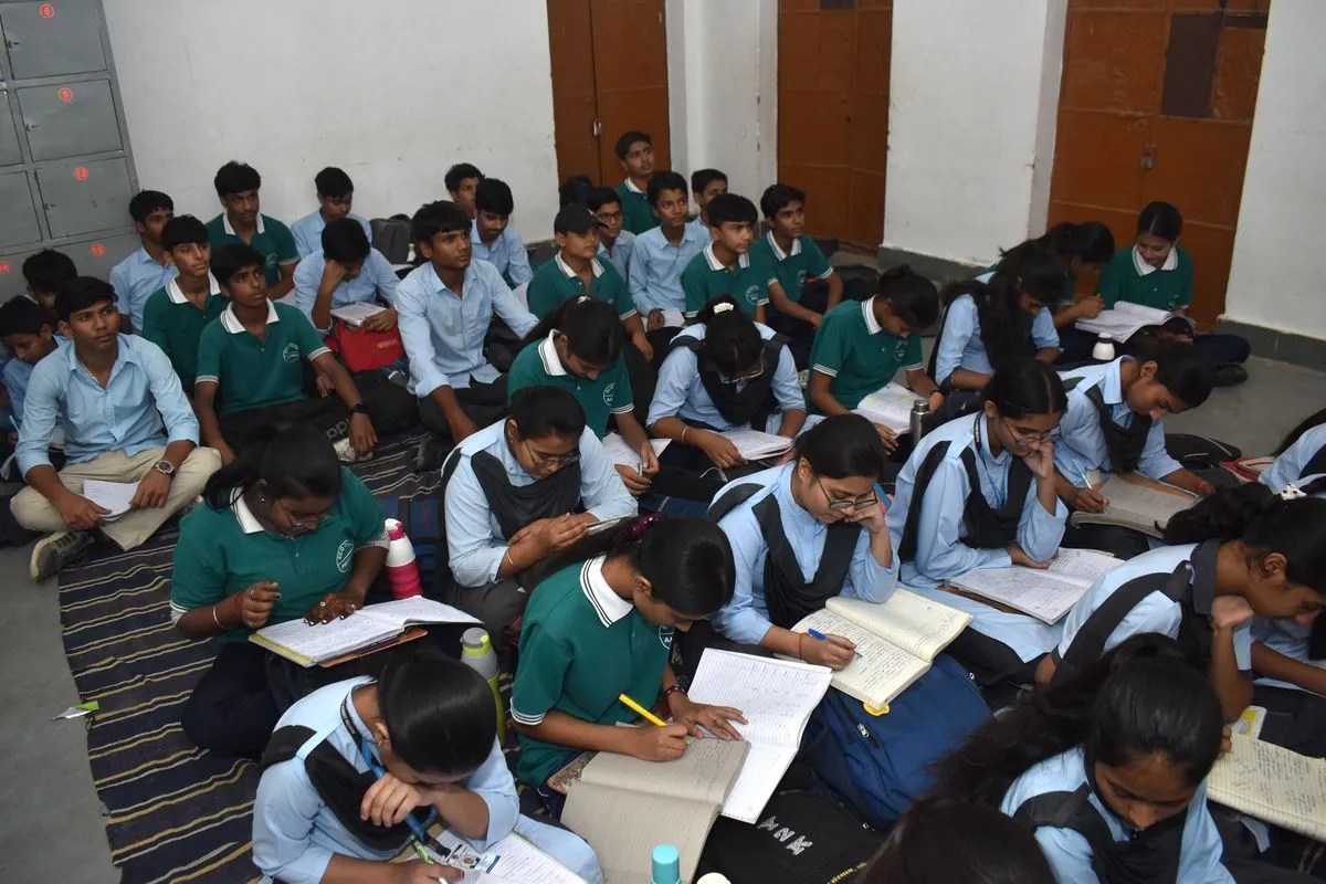 नए सत्र से सिलेबस में होगा बदलाव! अब 9वीं में पढ़ाई जाएंगी NCERT की किताबें, जानें पूरी detail...(photo-patrika)