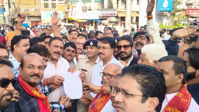 Sindhi community angry over being called a Pakistani and using abusive language against the deity