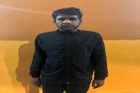 यूपी एसटीएफ की बड़ी सफलता: अवैध शराब तस्करी गिरोह का भंडाफोड़ (फोटो सोर्स : Whatsapp Group)