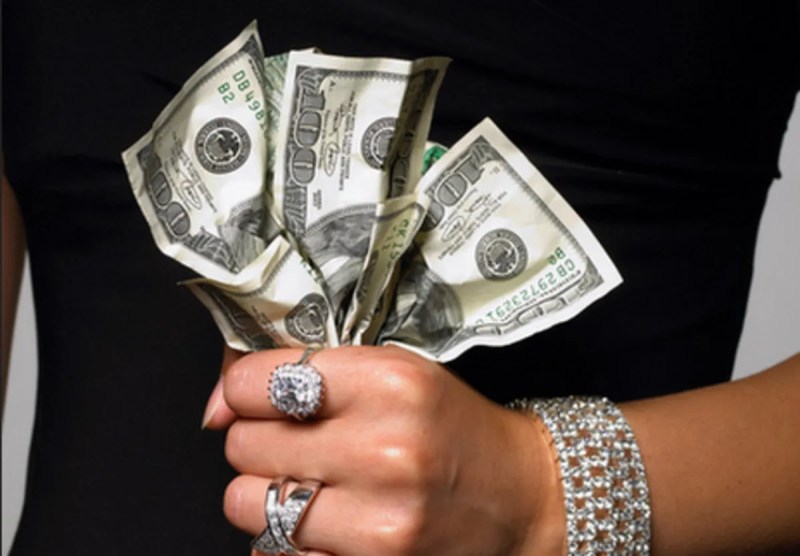 Woman spends boyfriend's savings