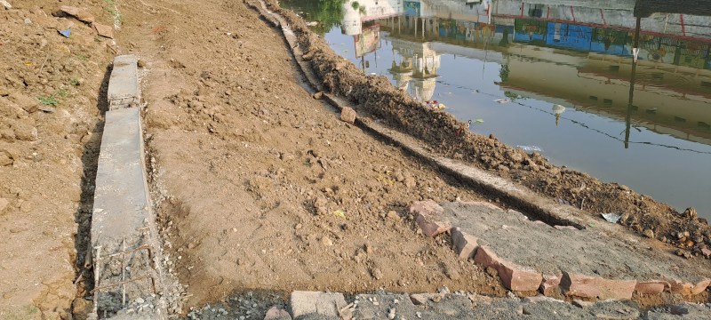Pitching is being done by placing stones on the soil without preparing the base, the stones will sink in the first rain itself.