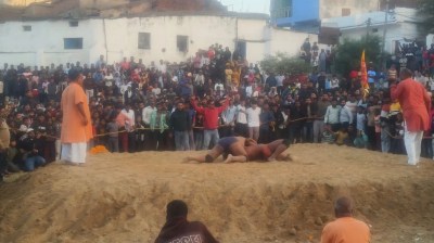 दो दिवसीय कुश्ती प्रतियोगिता में अलग-अलग राज्यों के पहलवान हुए शामिल