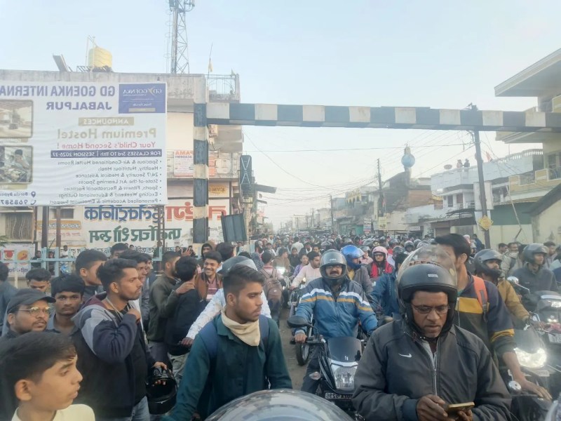 ट्रेन के इंजन का एंगल नीचे टकराने से आई खराबी