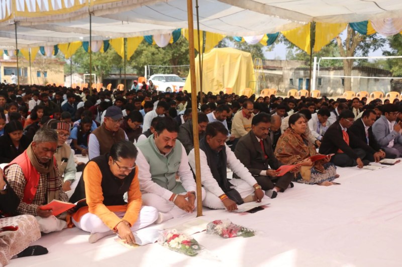 गीता महोत्सव पर शासकीय बालक कॉलरी स्कूल में गीता के 15वें अध्याय का किया गया वाचन