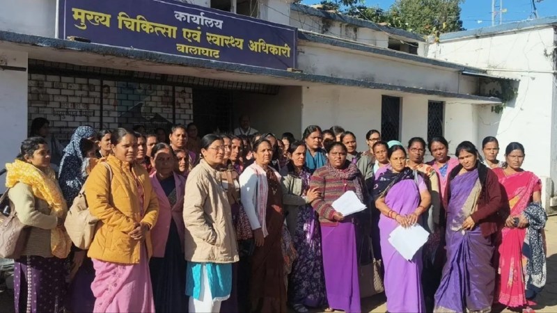 आशा कार्यकर्ताओं ने सीएमएचओ को सौंपा ज्ञापन