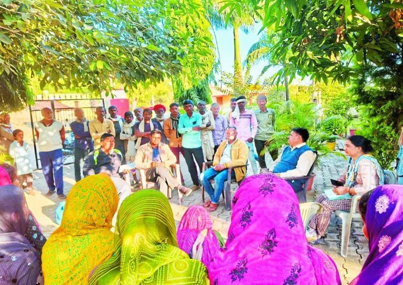 सूचना पर जिला रेपिड रेसपोंस टीम व सीएचसी सारथल की रेपिड रेस्पोंस टीम ने प्रभावित क्षेत्र कल्पा जागीर तालाब मनरेगा साइट का दौरा किया। वहां 57 मरीज शरीर पर चकत्ते व खुजली के मिले।