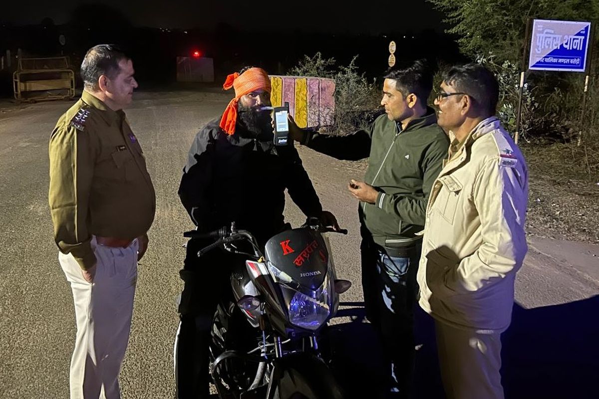 पुलिस ने 11 सौ वाहनों की जांच, नशे में मिले 85 चालकों पर कार्रवाई Police inspected 1,100 vehicles and took action against 85 drunk drivers