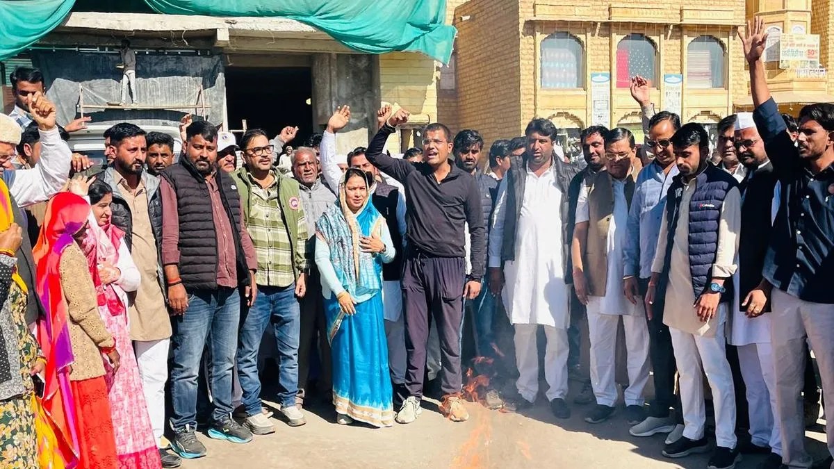 Video: जिला कांग्रेस कमेटी ने प्रधानमंत्री का पुतला फूंका, केंद्र सरकार पर तानाशाहीपूर्ण रवैया अपनाने का आरोप