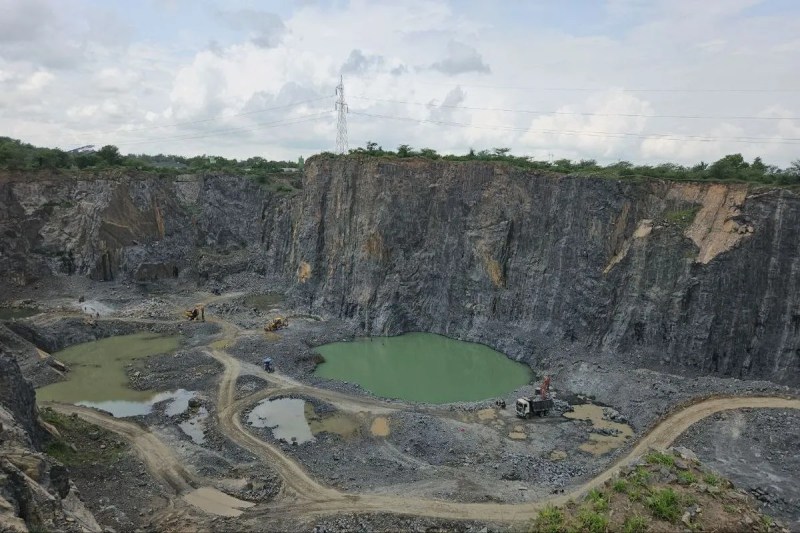 Mining was taking place in the Badnor area without permission.