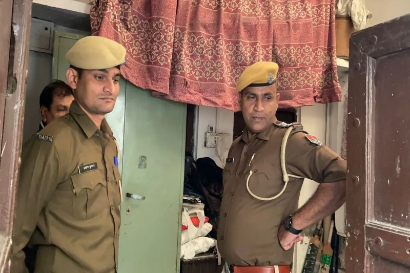 अजमेर में एंटीक खजाने पर पुलिस का बड़ा शिकंजा, हाथी दांत से लेकर राजसी दौर के सिक्के बरामद