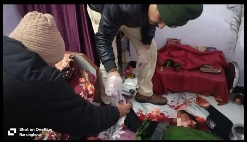 घटनास्थल की जांच करते हुए कोतवाली पुलिस