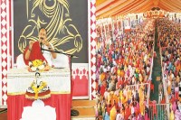 शिव महापुराण कथा में पंडित मिश्रा का प्रवचन (photo source- Patrika)