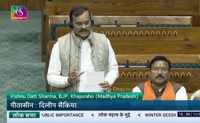 संसद में मुद्दा उठाते खजुराहो सांसद