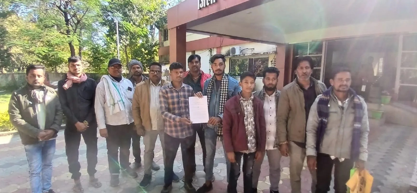 जिले की ग्राम पंचायत मचवारा में मनरेगा समेत अन्य योजनाओं के कार्यो में जमकर सरकारी धन की बंदरबांट होने पर 37 ग्रामीणों ने सीएम हेल्पलाइन में शिकायत की तो जिला ंपचायत प्रशासन ने उच्च स्तरीय जांच के आदेश दे दिए