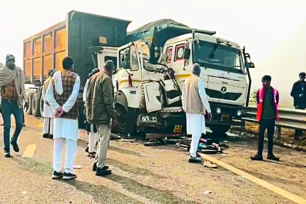 कोहरे का कहर: दिल्ली-मुंबई एक्सप्रेस-वे पर कई वाहन टकराए, सीआईएसएफ इंस्पेक्टर सहित दो की मौत… देखें वीडियो …..