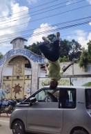 पुलिस ने कहा-वायरल वीडियो की जांच कर दुकानदार और युवक पर करेंगे कार्रवाई