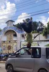 पुलिस ने कहा-वायरल वीडियो की जांच कर दुकानदार और युवक पर करेंगे कार्रवाई