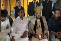 बृजभूषण सिंह व उनके साथ अन्य लोग फोटो सोर्स वायरल वीडियो के स्क्रीनशॉट से