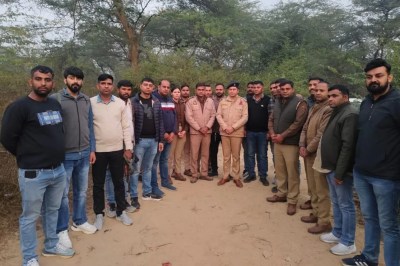 मुठभेड़ में लगी पुलिस टीम फोटो सोर्स विभाग