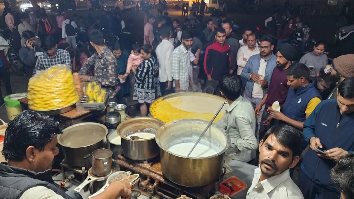 Video: दिन में धूप की चमक, रात में सर्दी की धमक