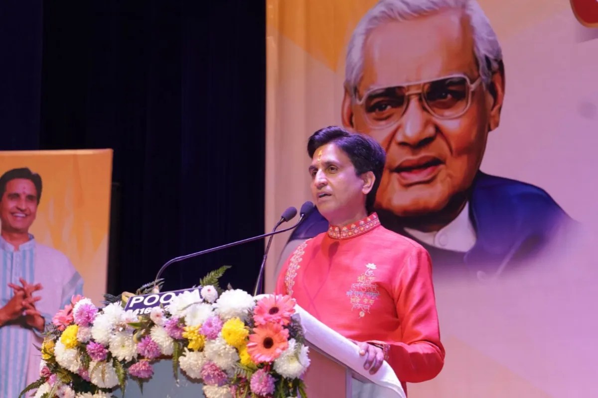 डॉ कुमार विश्वास फोटो सोर्स @DrKumarVishvas X account
