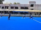 इंटर स्टेट मेन्स हॉकी टूर्नामेंट में कलाईयों का जादू दिखा रहे खिलाड़ी