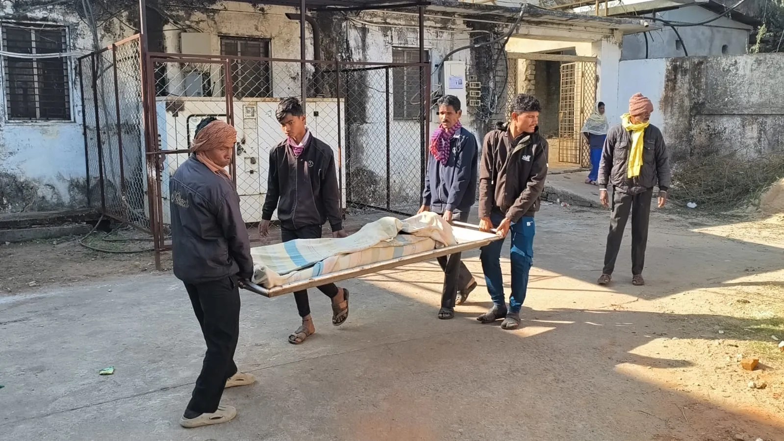 जिला अस्पताल में इलाज के दौरान तोड़ा दम