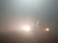 सड़क पर छाया घना कोहरा