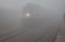 कोहरे की मार...गाडिय़ा चार से पांच घंटे लेट और यात्री लाचार Fog hits...trains delayed by four to five hours and passengers helpless