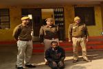 पुलिस को देख भागते व्यक्ति को पकड़ा, 6.24 ग्राम स्मैक बरामद A man fleeing after seeing the police was caught, 6.24 grams of smack recovered.