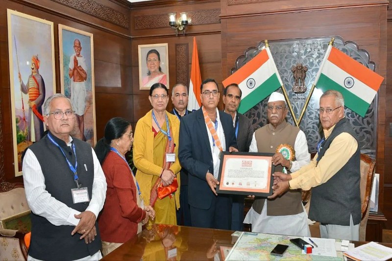 Dr. Jangid was awarded the Asia Book of Records honor by the Governor.