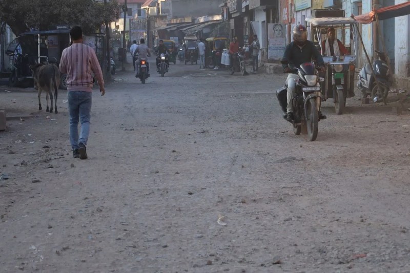 झटके और धूल के गुबारों से जल्द निजात, अगले सप्ताह से नई सडक़ Quick relief from shocks and dust storms, new road from next week
