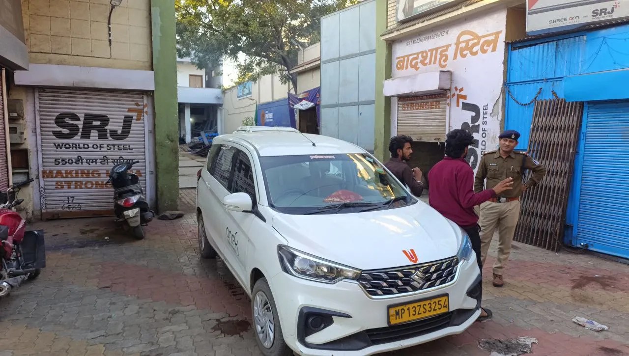 बुरहानपुर में जीएसटी की रेड, बादशाह स्टील,गोविंददास सराफ ज्वेलर्स पर पहुंची टीम