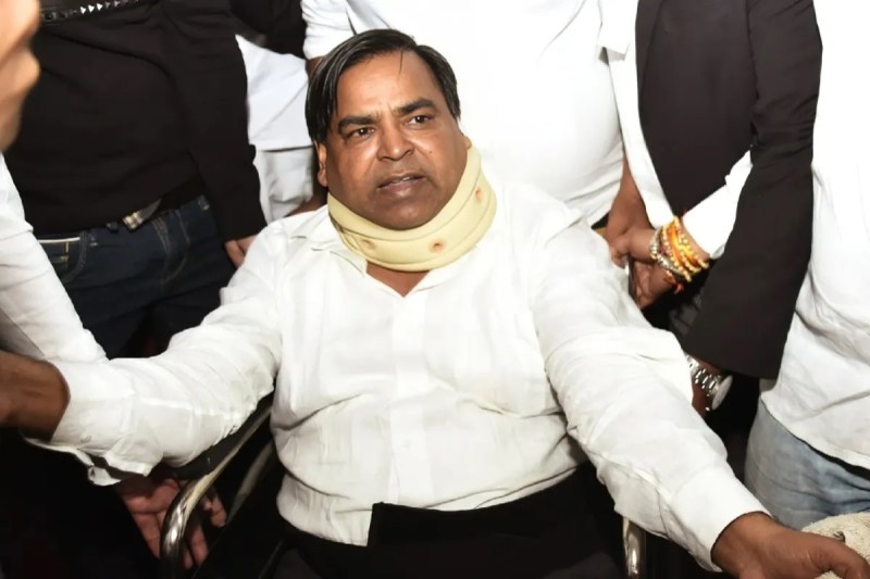 जेल अस्पताल में गायत्री प्रजापति पर हमला,अचानक भड़का विवाद (फोटो सोर्स :Facebook News Group)