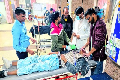 देर रात: अज्ञात वाहन की टक्कर से युवक की मौत, एक घायल