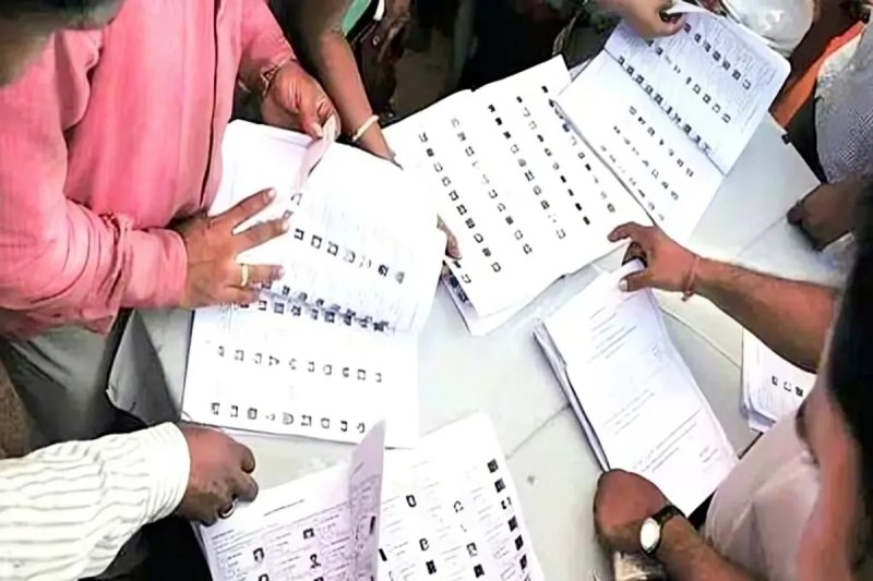 यूपी में मतदाता सूची पर बड़ा अपडेट: तीन करोड़ से अधिक नाम कटने की संभावना, लखनऊ-गाजियाबाद में सबसे ज्यादा असर (फोटो सोर्स : Whatsapp News Group)
