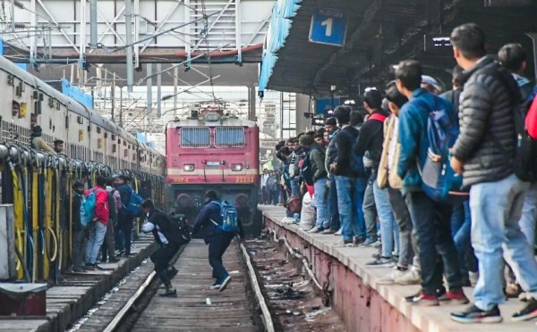 Jaipur trains are running late and full