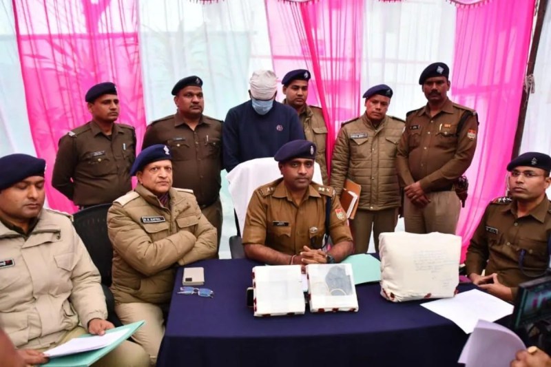 A case of theft involving gold biscuits and jewelry has been uncovered in Ramnagar. The incident also has connections to the Sansi gang from Madhya Pradesh.