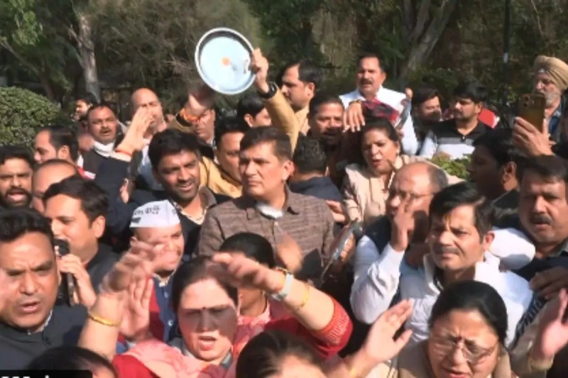 AAP protest against delhi pollution AQI Weather latest Prediction Delhi NCR