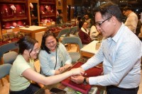 Dazzling surge: Gold and silver break all records, surprising investors with a 'stormy rally'.