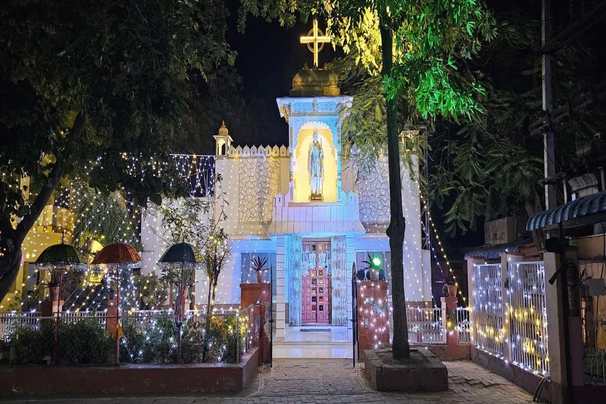 The sounds of "Happy Christmas" echoed in Bhilwara, as people exchanged greetings.