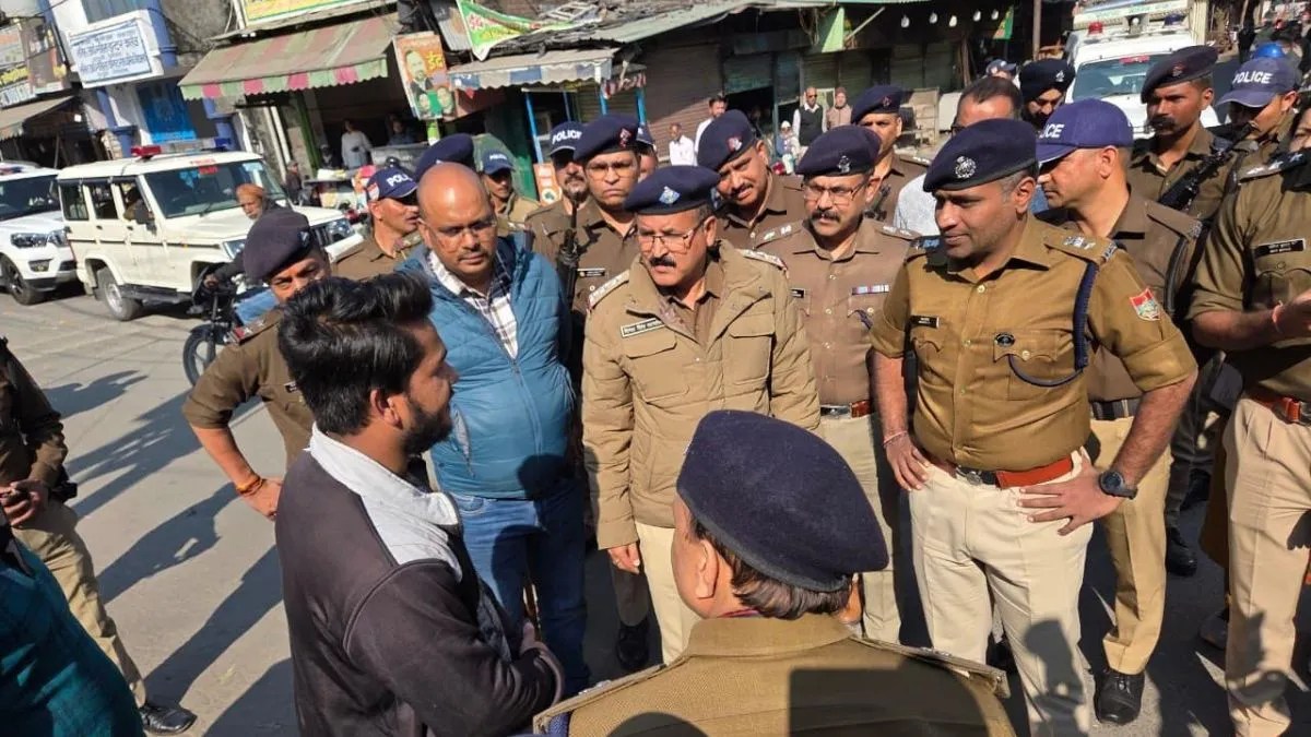Ahead of the Supreme Court's decision on Vanbhoolpura, 17 people were arrested and 136 bound over in Haldwani, and paramilitary forces were also called in