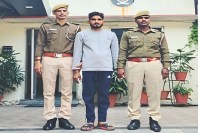 पुलिस गिरफ्त में आरोपी (फोटो: पत्रिका)